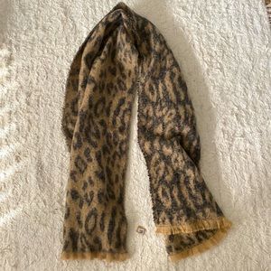 Plush soft brown Steve Madden Scarf